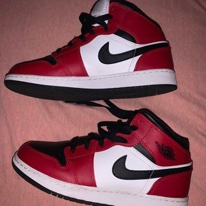 NIKE AIR JORDAN 1s “CHICAGO”